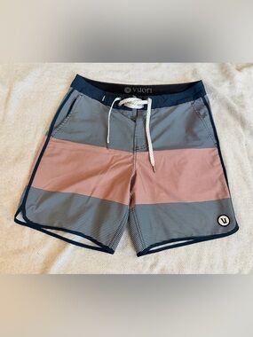 Vuori Cruise Board Shorts Mens 30 Striped 7” Performance Beach Swim V314 Surf